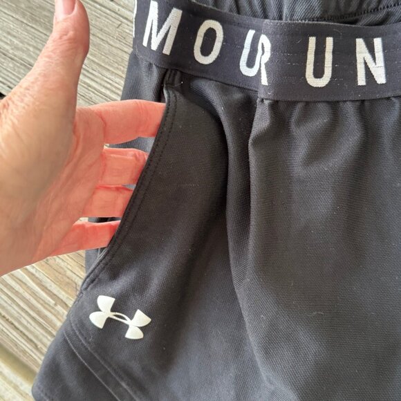 Under Armour Black Play Up Shorts Women Size Medium Loose Fit Style 3 in Inseam - Picture 3 of 9